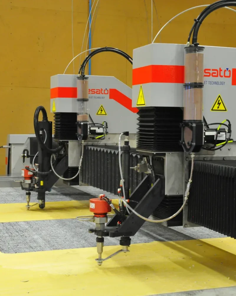 Machines par le Joint Nantais, fabricant de joints sur-mesure à Nantes