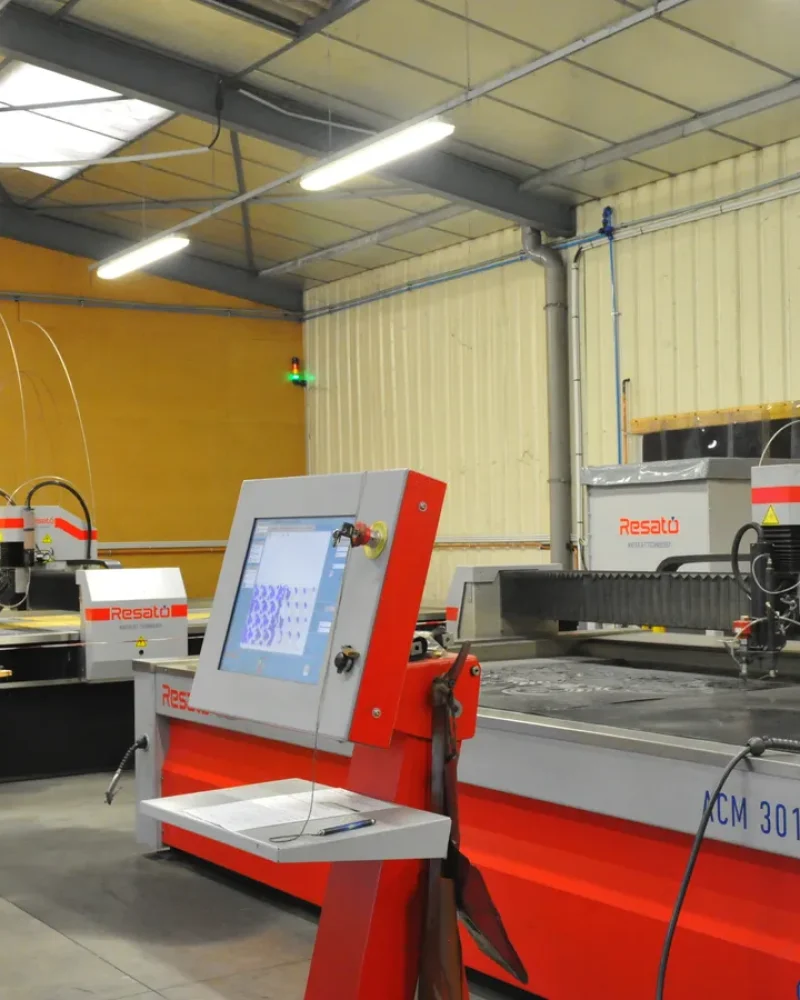 Machines par le Joint Nantais, fabricant de joints sur-mesure à Nantes