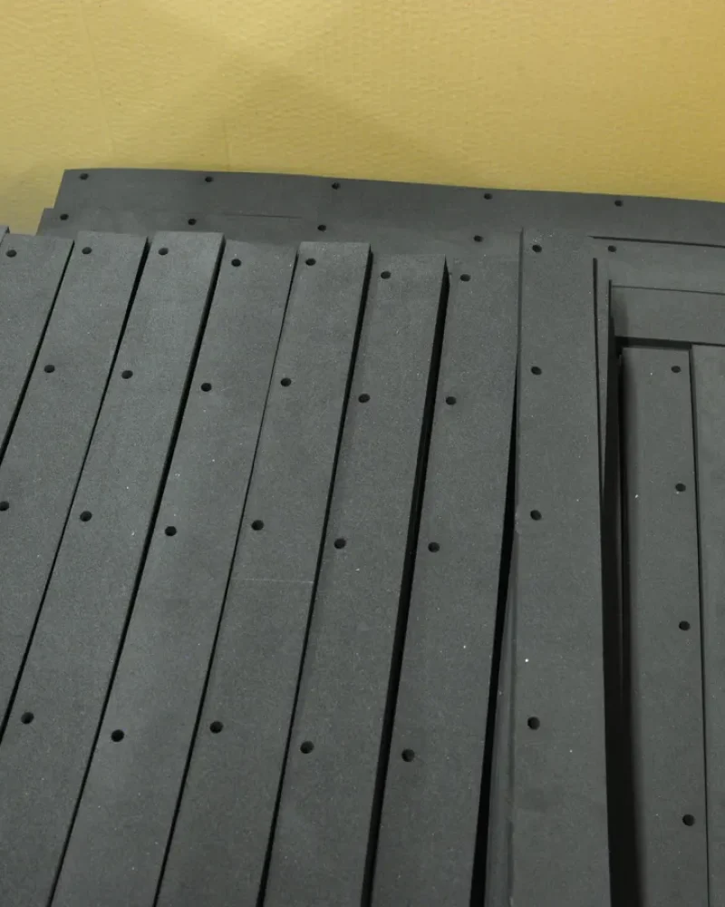 Réalisation de joints par le Joint Nantais, fabricant de joints sur-mesure à Nantes